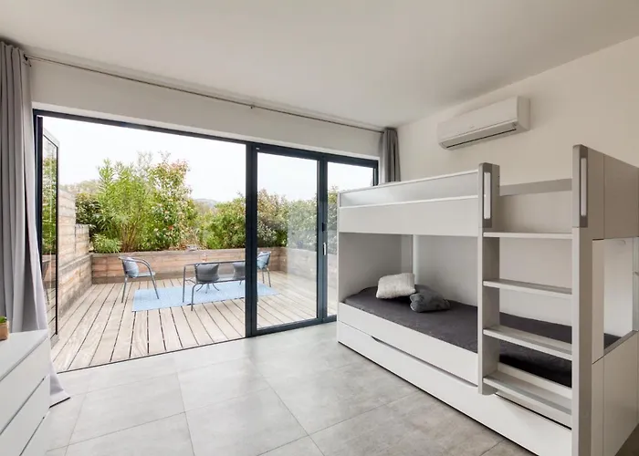 Bastion-2 By Interhome * פורטו-וישיו